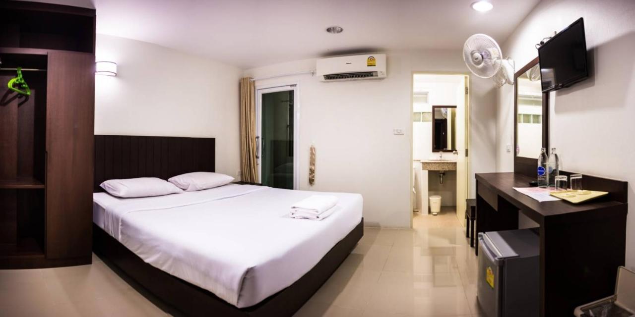 Sunshine Hostel Hua Hin Bagian luar foto