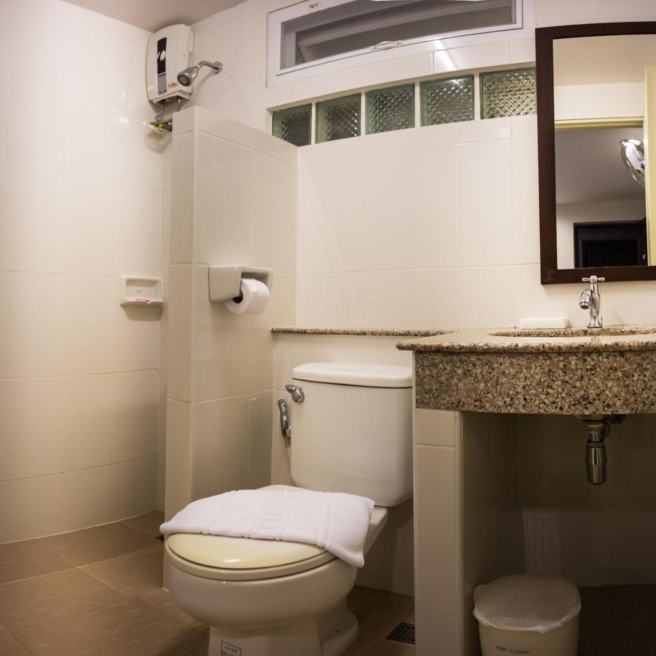 Sunshine Hostel Hua Hin Bagian luar foto